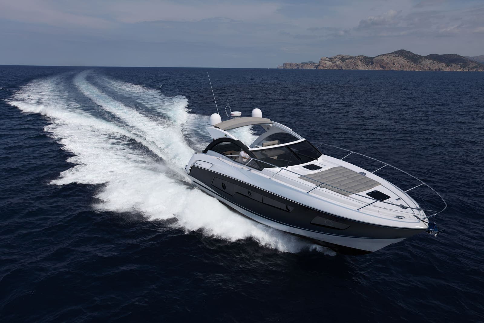 Capriccio — Sunseeker Portofino 40 motor yacht underway
