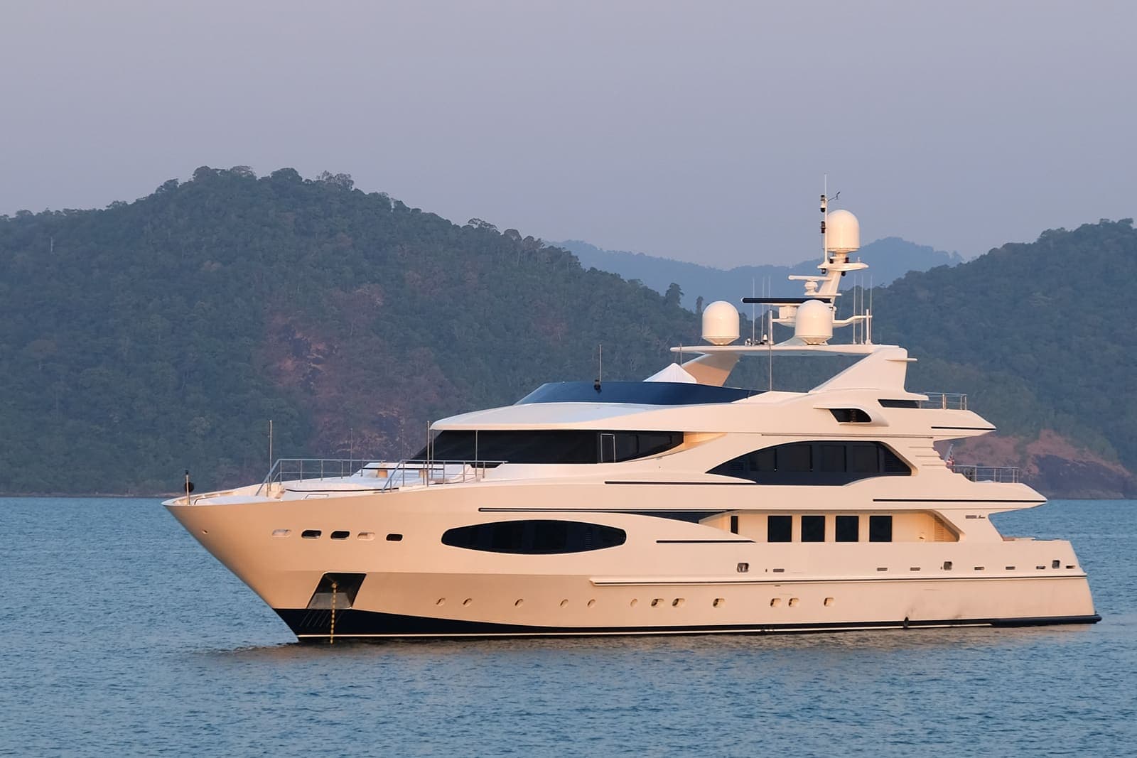 Mirage — Large motor yacht anchored off Koh Chang, Thailand